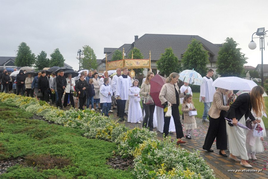 63 Procesja eucharystyczna.jpg